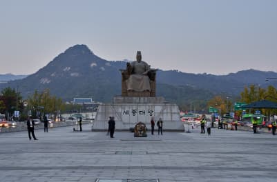 세종문화회관, 광화문광장